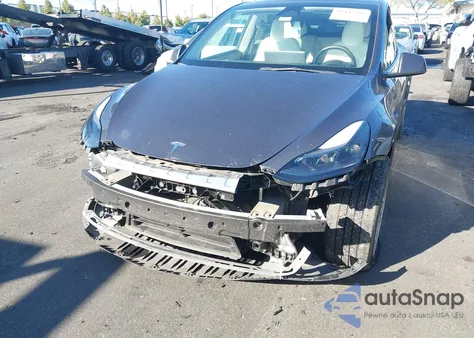 2023 Tesla Model Y Awd/Long Range Dual Motor All-Wheel Drive z USA, uszkodzony, nr VIN 7SAYGAEE9PF662232